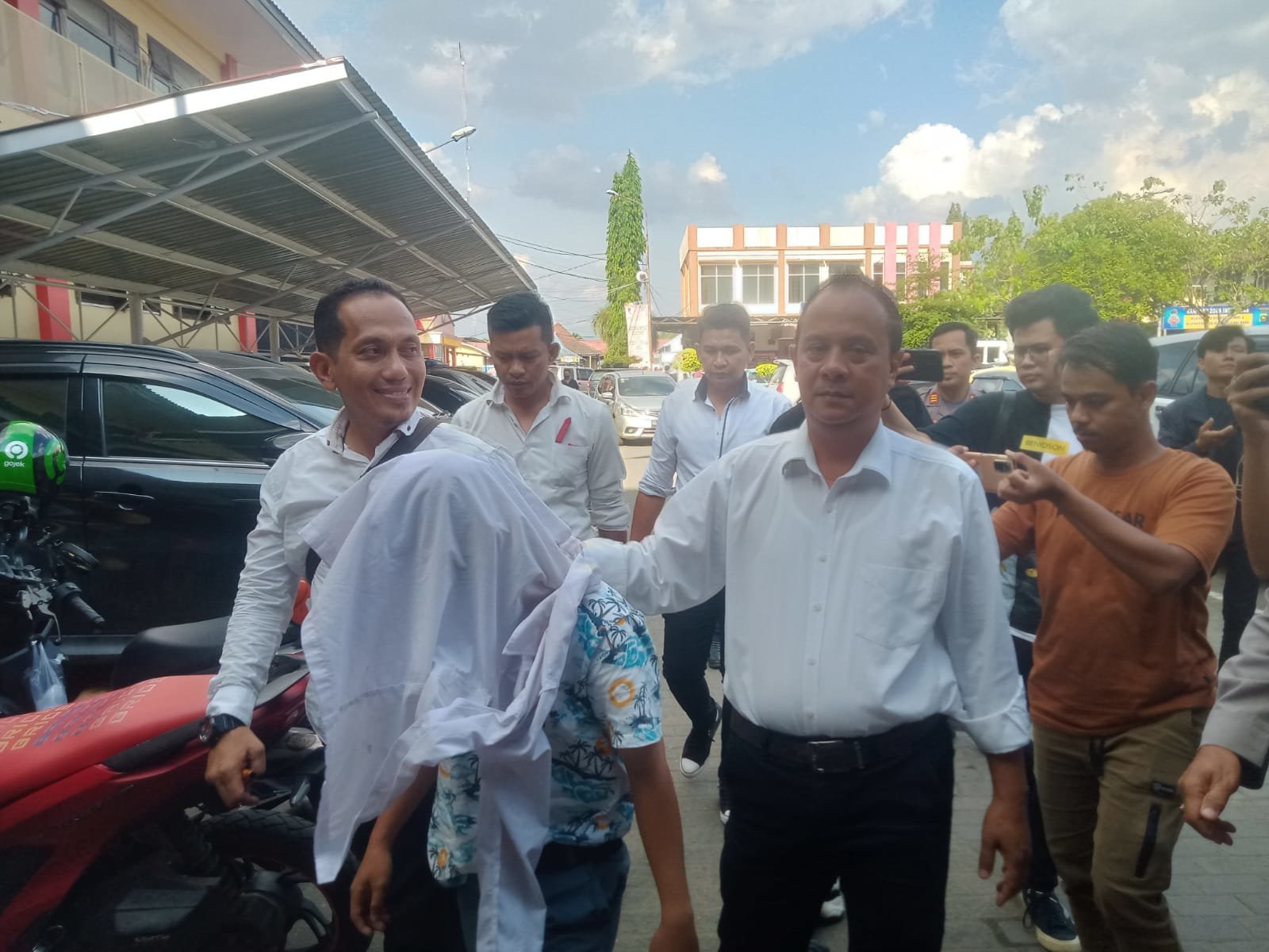 tidak-sampai-2-jam-pelaku-penusukan-siswa-smk-diringkus-polisi-2302086.jpg
