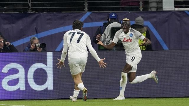 hasil-liga-champions-tak-kesulitan-napoli-sikat-eintracht-frankfurt-230222b.jpg