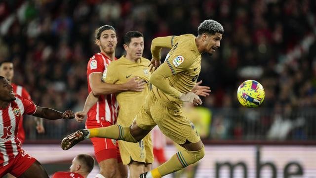 liga-spanyol-barcelona-kalah-dari-almeria-gagal-menjauh-dari-real-madrid-230227v.jpg