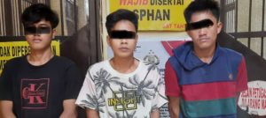 polres-oku-ringkus-tiga-pembobol-rumah--230311i.jpg