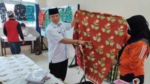 pemkab-oku-sumsel-kembangkan-batik-khas-daerah-2303184.jpg