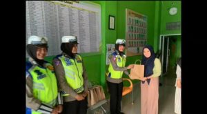 polres-lahat-berbagi-takjil-kepada-anak-panti-asuhan-230326y.jpg