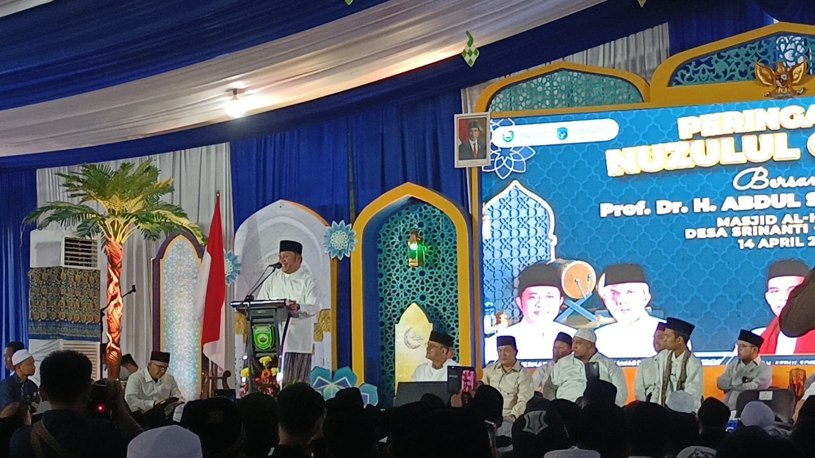 ribuan-jemaah-hadiri-tabligh-akbar-uas-di-masjid-al-hayza-serinanti-oki-230414a.jpg