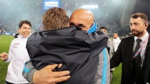 luciano-spalletti-berurai-air-mata-setelah-napoli-juara-fans-ini-untuk-kalian-230505j.jpg