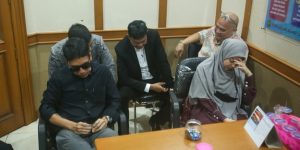sidang-cerai-desta-hadirkan-dua-saksi-ke-pengadilan-agama-230613y.jpg