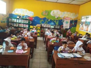 327-siswa-sdn-48-kota-prabumulih-ikuti-ulangan-semester-2306133.jpg