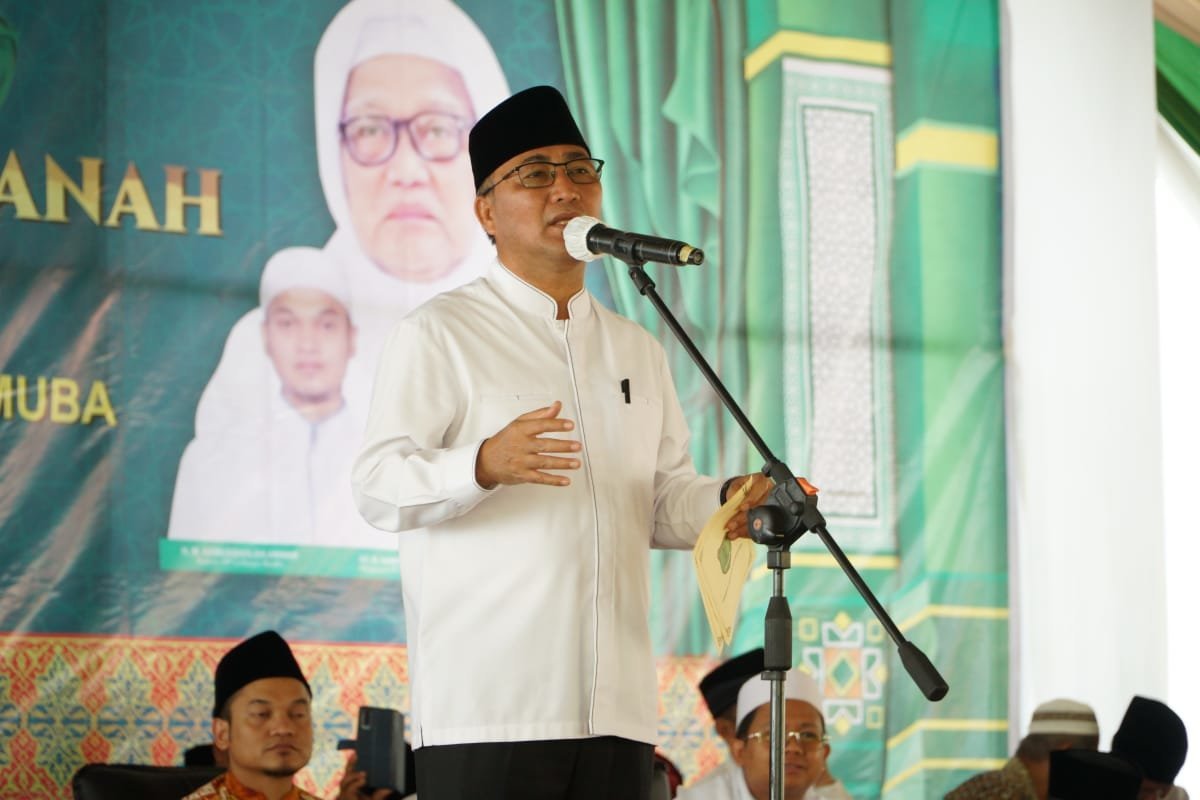 ratusan-santri-ponpes-asshiddiqiyah-viii-sambut-kedatangan-pj-bupati-muba-230626d.jpg